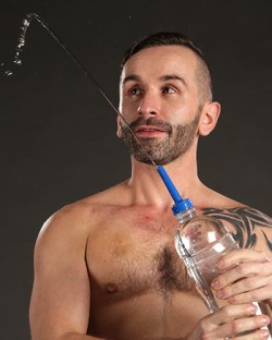 Skwert Water Bottle Douche